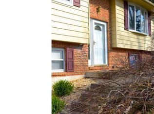 4811 Club Dr, Reading, PA 19606