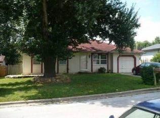 3216 W Olive St, Springfield, MO 65802