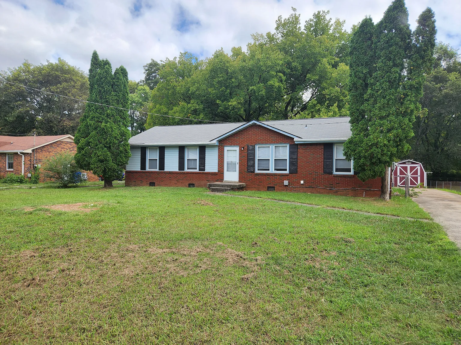 3 bed, 1.5 bath, 1092 sqft, $1,200 — Photo 1