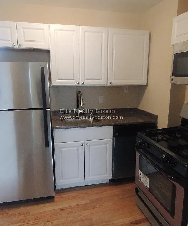 25 Division St #1R
