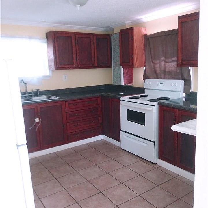 2nd image of 503 8th St NE