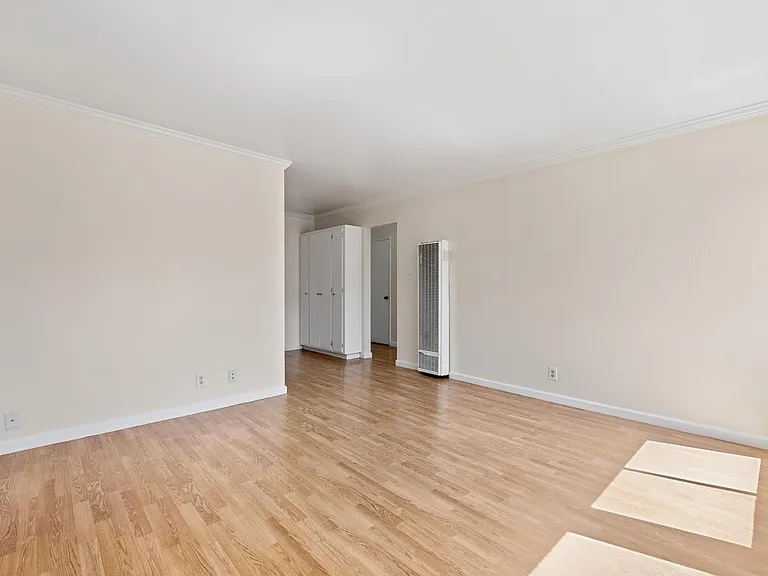 16p006 - 1435 3rd Ave — Photo 6