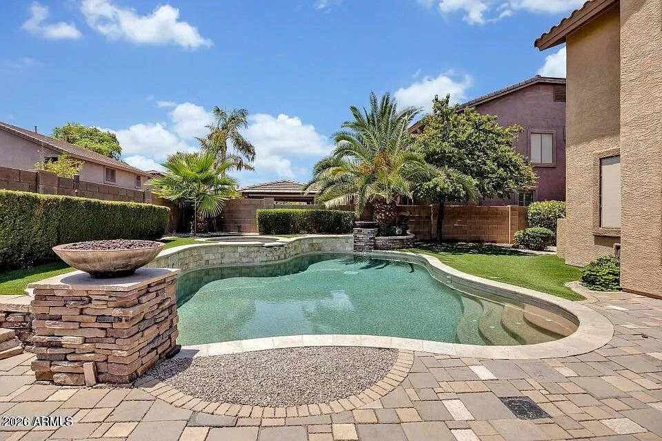 5 bed, 3.0 bath, 4060 sqft, $4,500 — Photo 3