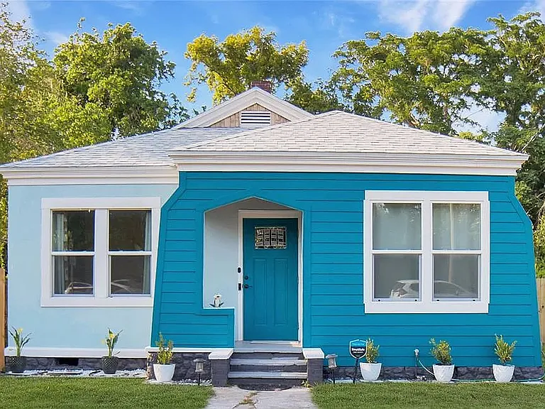 1129 E Magnolia Ave — Photo 1