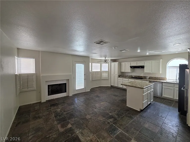 8008 Dover Shores Ave — Photo 9