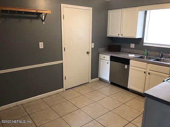 4th image of 10993 Luana Dr N