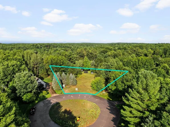 3750 Winter Leaf Dr, Traverse City, MI 49686