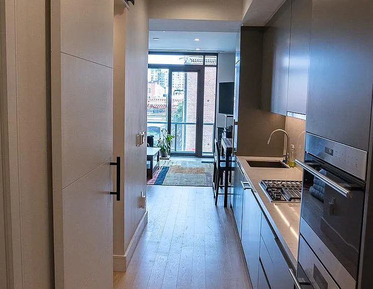 View entering the unit.