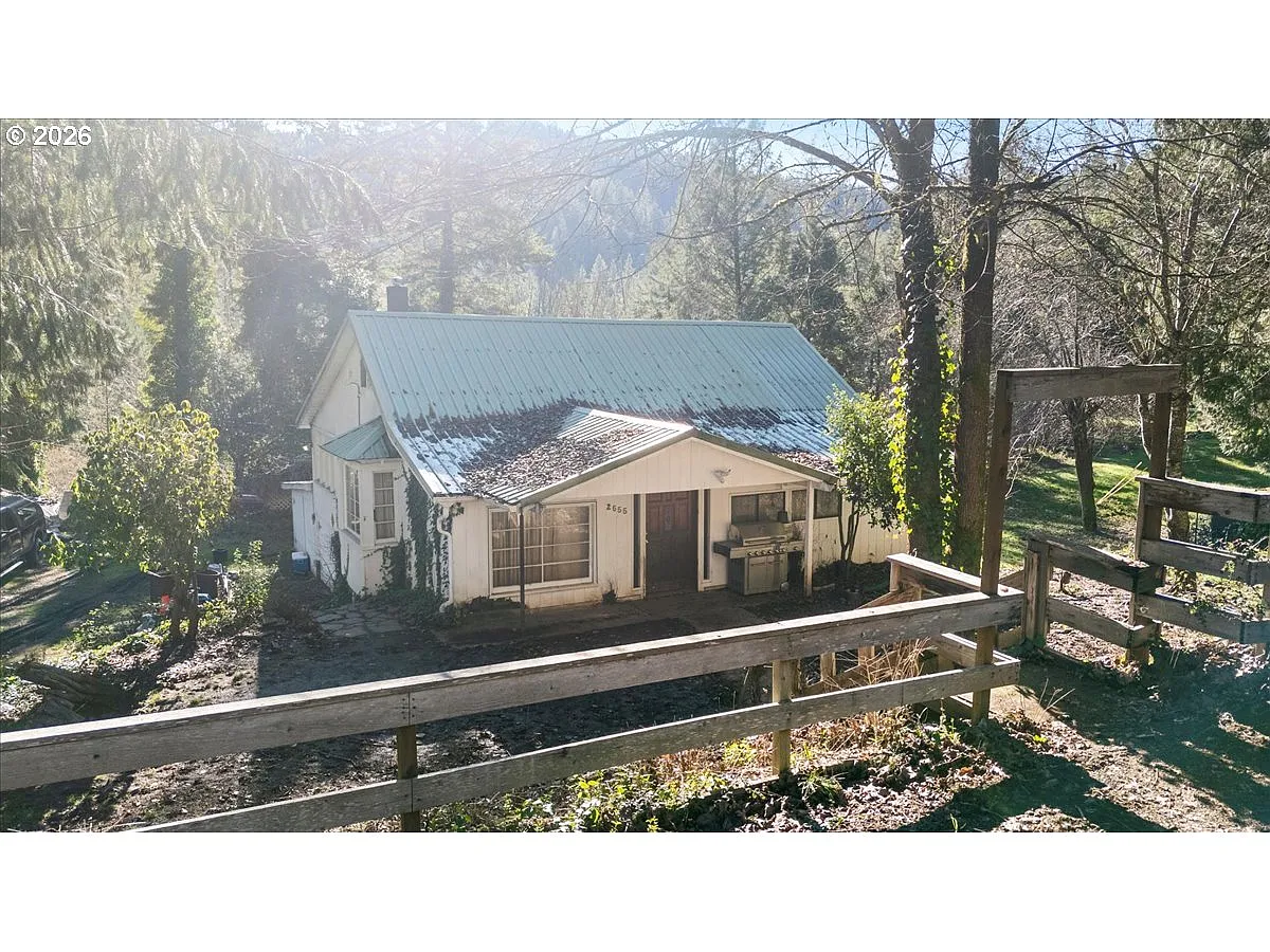 2680 S Umpqua Rd photo 1