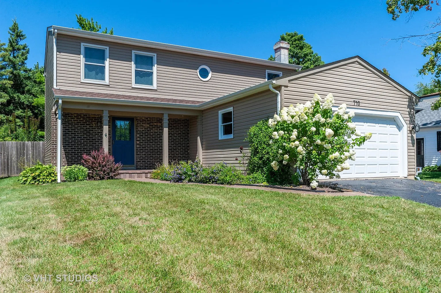 710 N Lakeside Dr photo 1