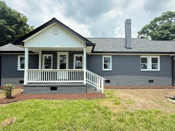 215 Newton Ln, Clinton, NC 28328