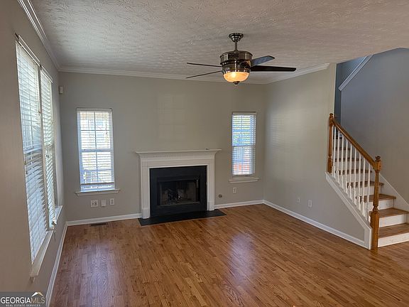 4th image of 27 Montgomery St NE
