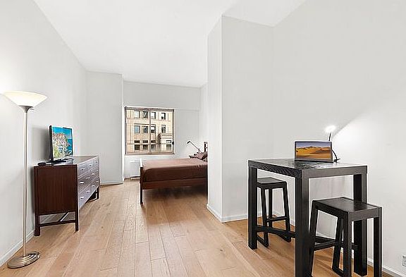 2nd image of 350 W 50th St APT 6L