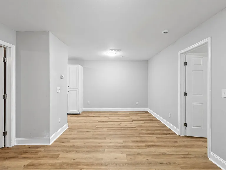 Crestview Apartments — Photo 31