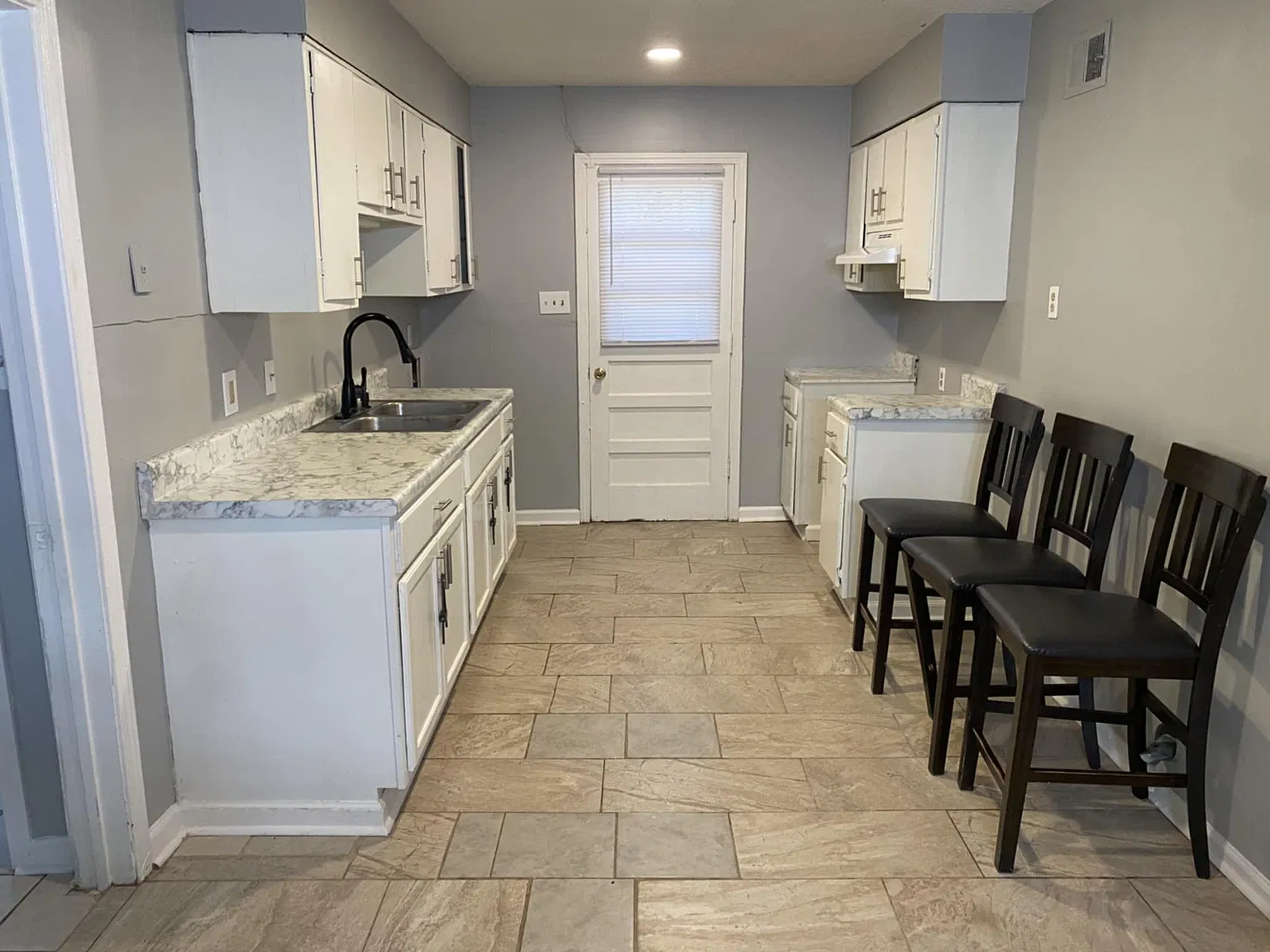 3064 Cromwell Avenue — Photo 2
