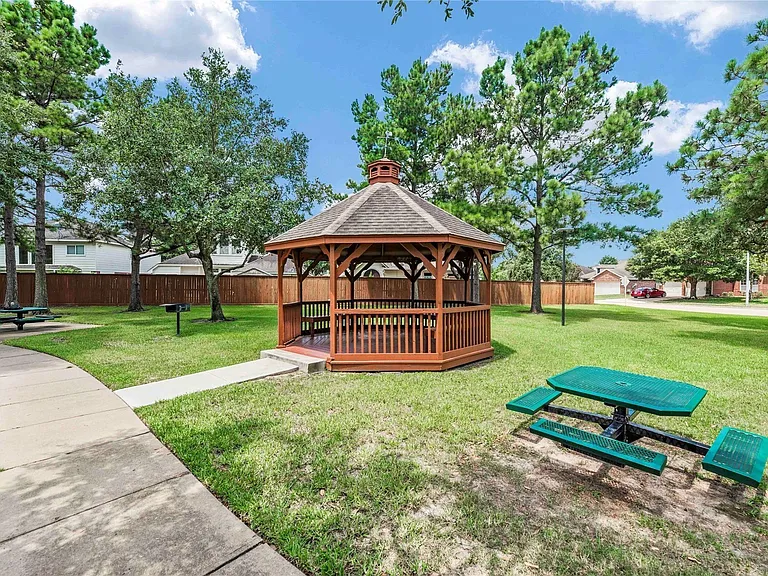7603 Kenmark Ct — Photo 43