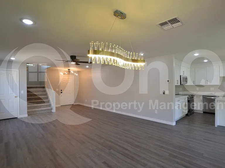 655 E Winchester Way — Photo 5