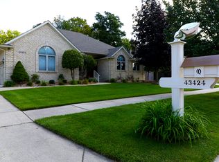 43424 Pond View Dr, Sterling Heights, MI 48314