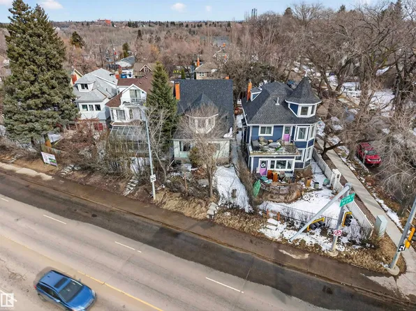 9205 99th St NW, Edmonton, AB T6E 3W1