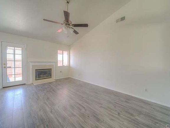 3rd image of 2750 Cypress St