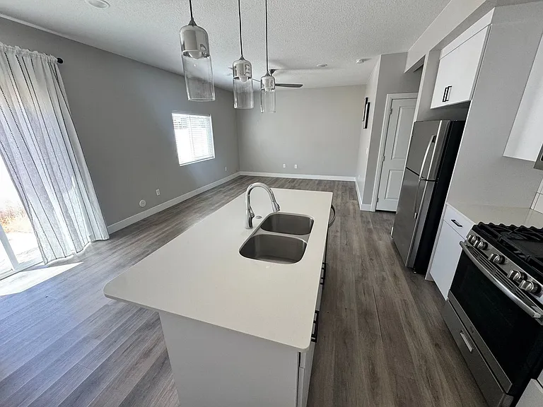 2087 N 325 W — Photo 3