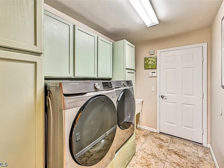 311 SW 32nd Pl — Photo 16