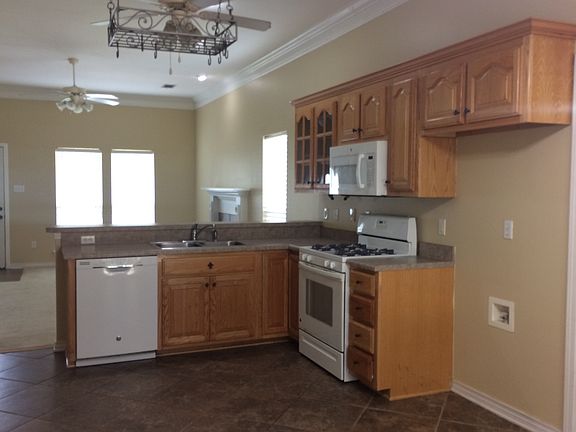 3rd image of 146 Lazy Creek Dr