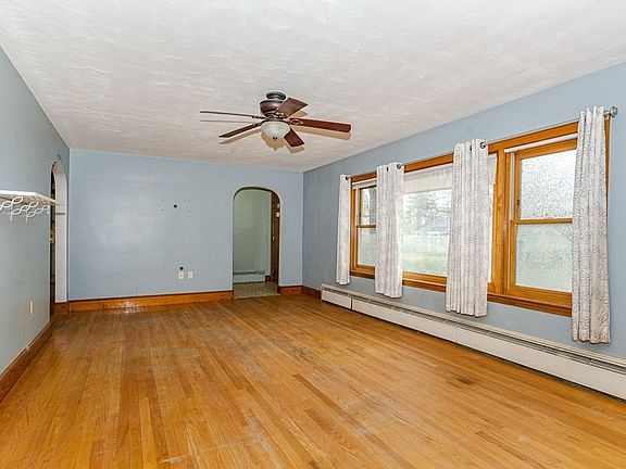 5th image of 9 Woodland Cir