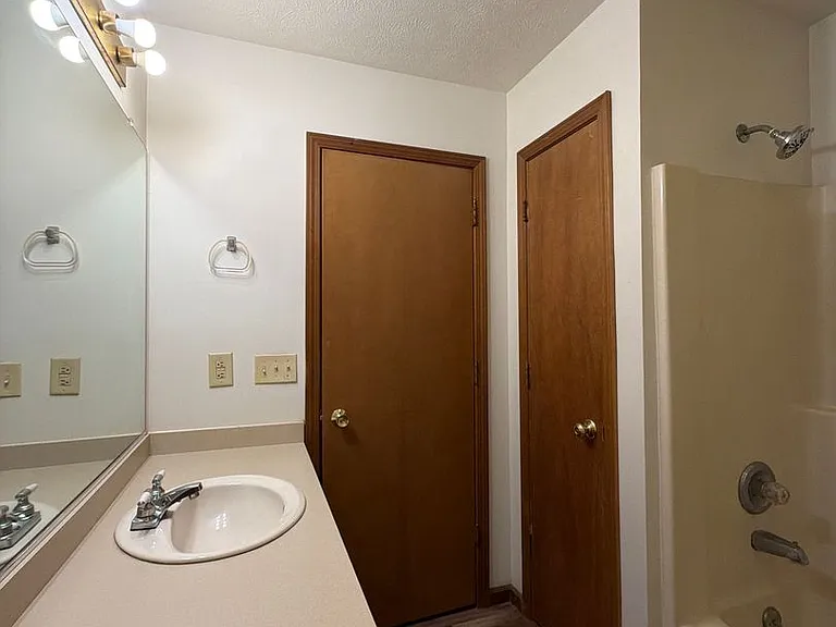 213 Stonewall Ct — Photo 14