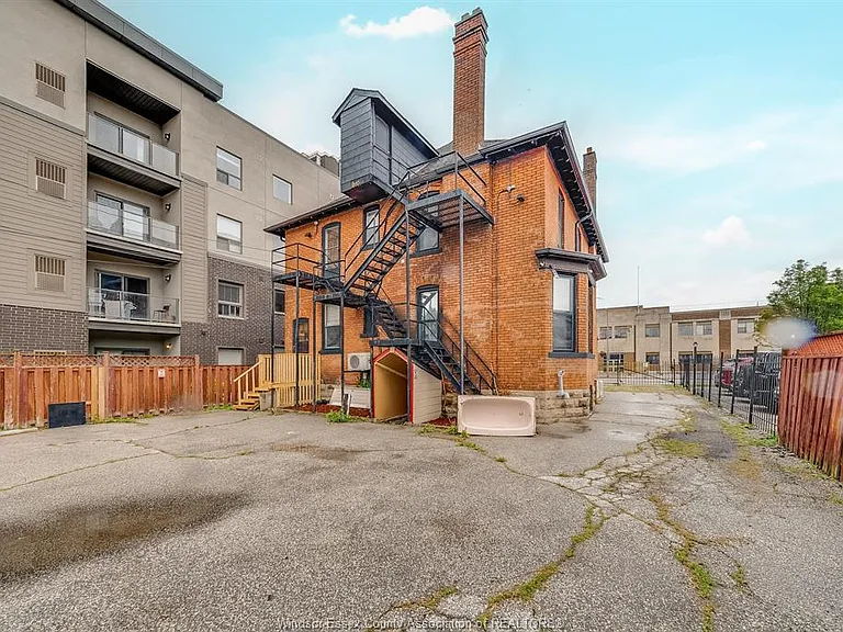 961 Ouellette Ave #2 — Photo 5