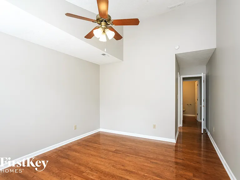 6753 Long Run Dr — Photo 9