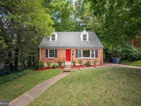 6474 Oakwood Dr, Falls Church, VA 22041