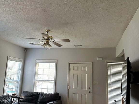 4th image of 629 Peyton Cir