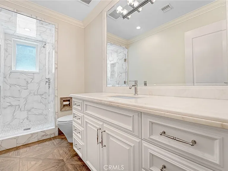 1714 W Oak St — Photo 23