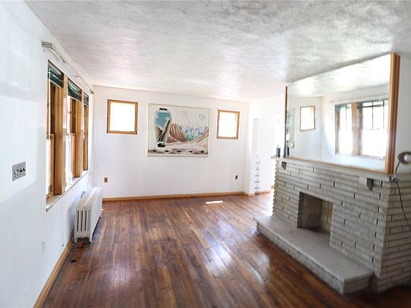 5th image of 2423 Brighton Rd