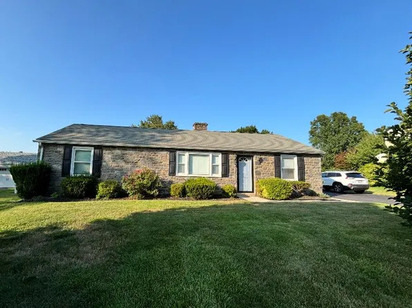 1813 Clinton Rd W, Norristown, PA 19403