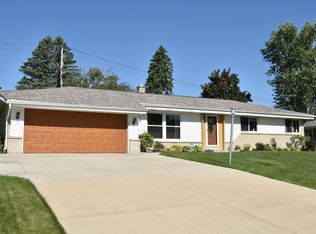 7021 N 98th St, Milwaukee, WI 53224