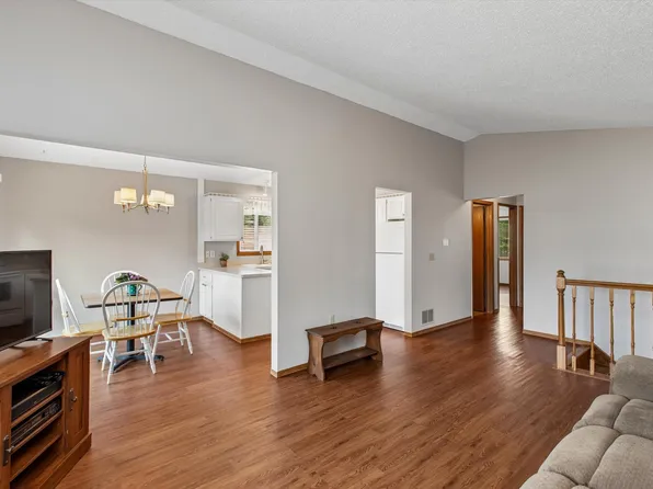 4209 Braddock Trl, Eagan, MN 55123