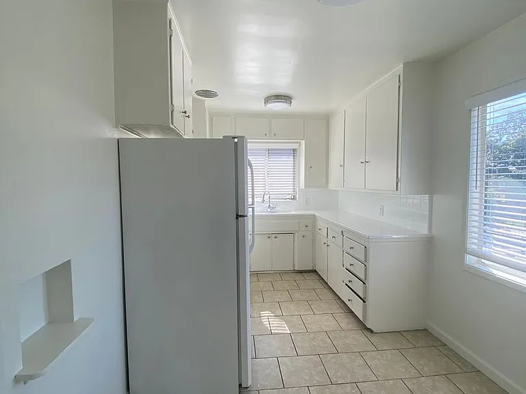2090 Magnolia Ave — Photo 5