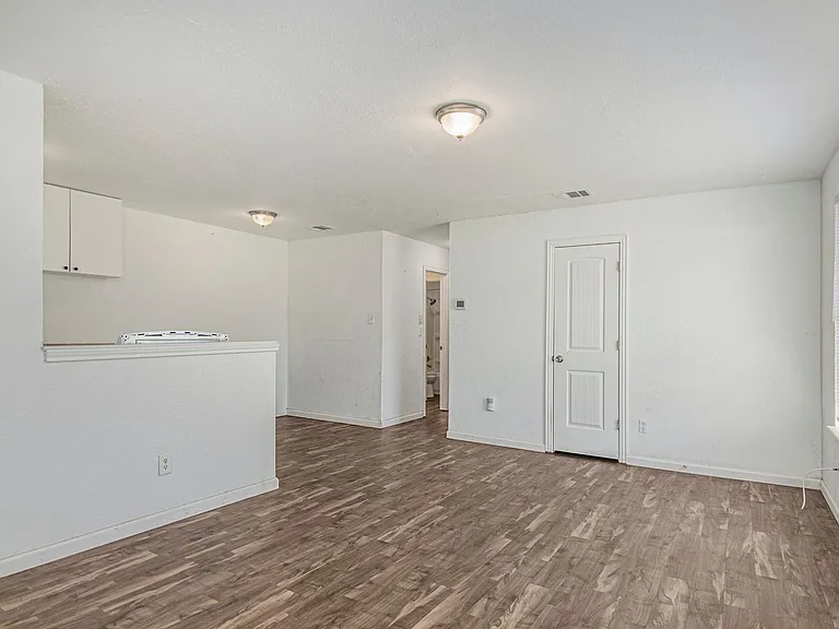 6000 Calloway Ct — Photo 7