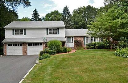 1st image of 55 Oakwood Dr