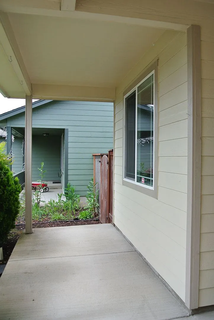 Spacious Single level Home in NE Albany — Photo 3
