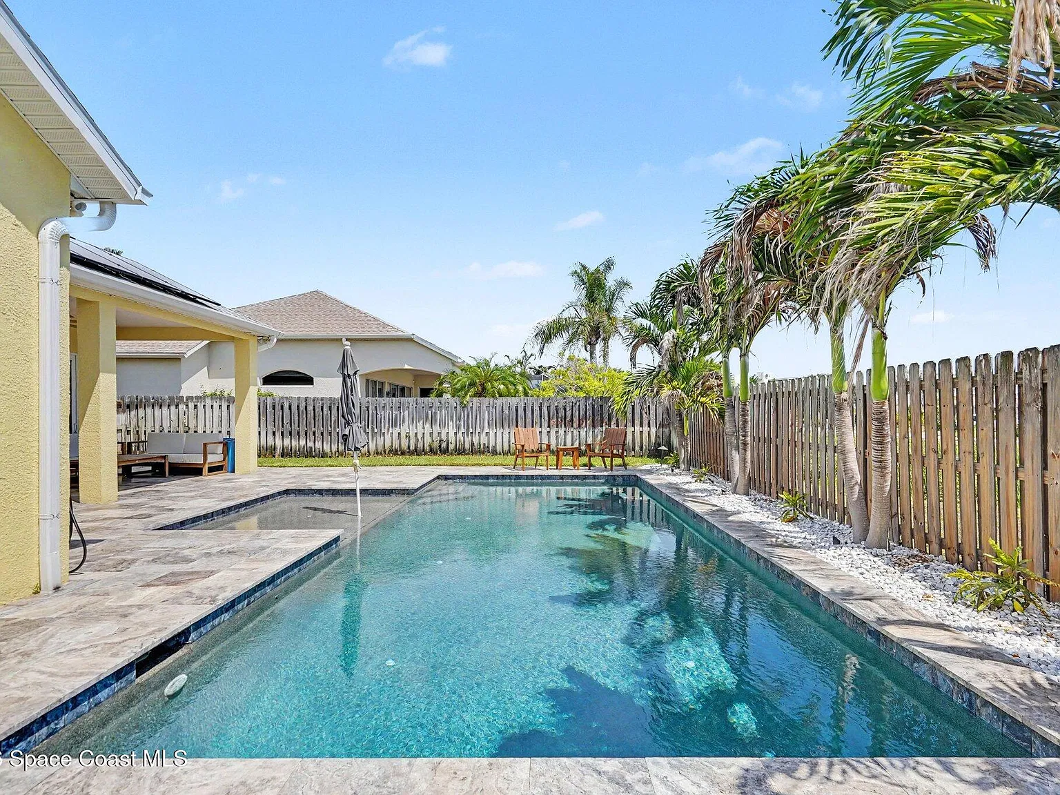 3 bed, 2.0 bath, 1901 sqft, $6,000 — Photo 4