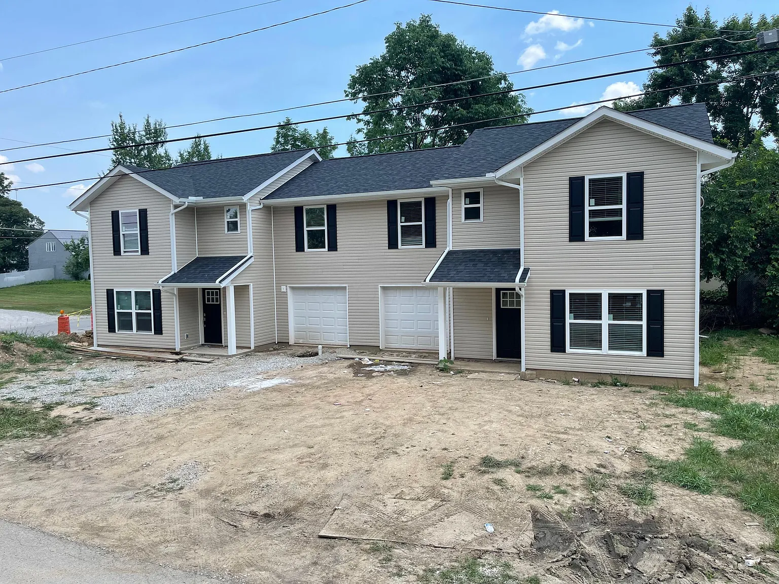 3 bed, 2.5 bath, 1339 sqft, $2,100 — Photo 4