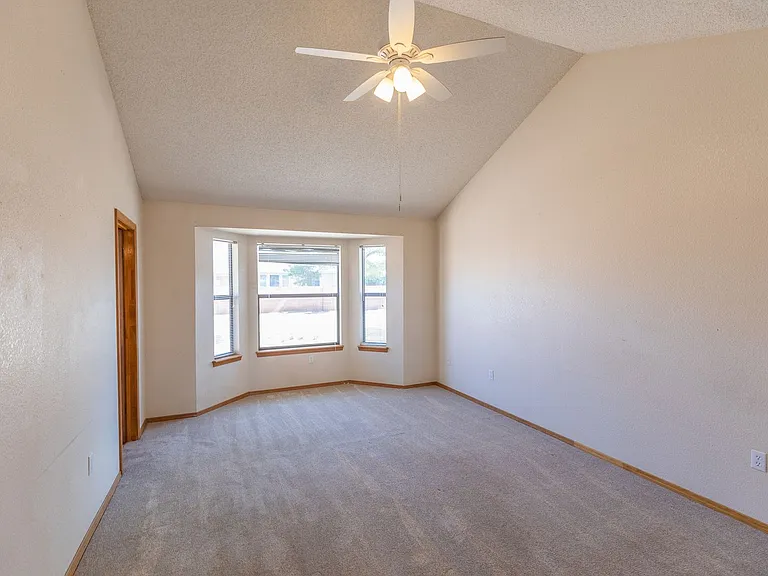 1378 Challenger Ave — Photo 17