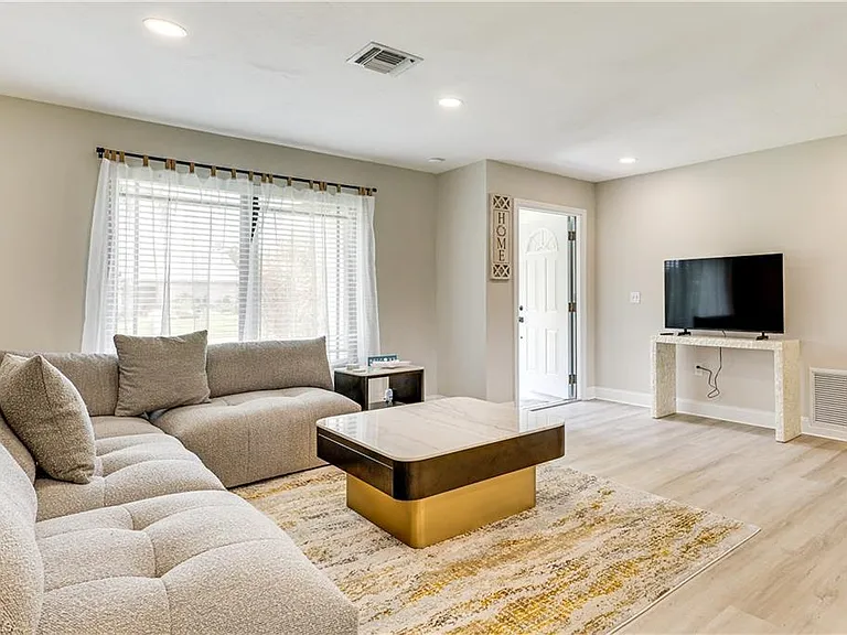 6030 Perthshire Ln — Photo 3
