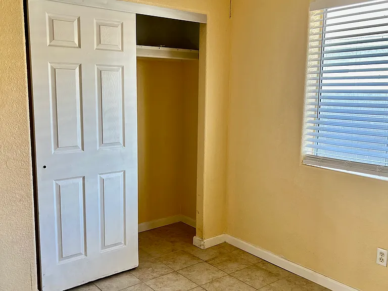1473 W 9th Pl — Photo 9