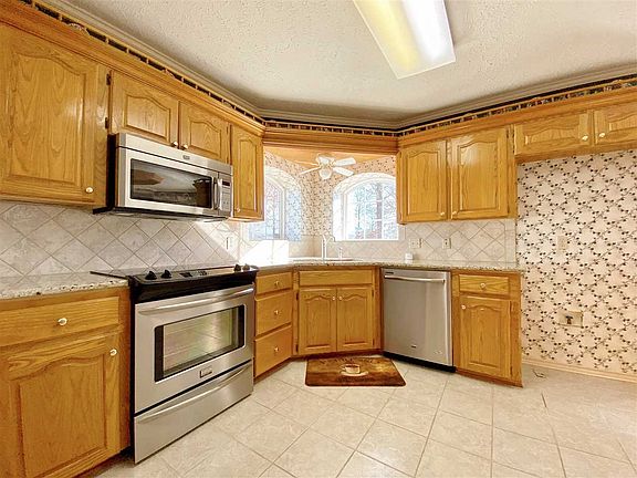 5th image of 5601 Summerwood Ln