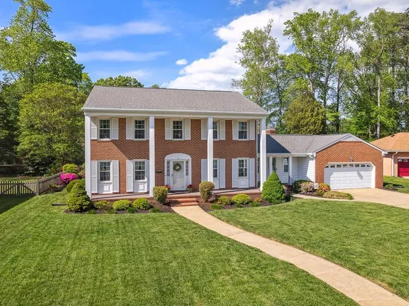 3 Woodlawn Dr, Hampton, VA 23666