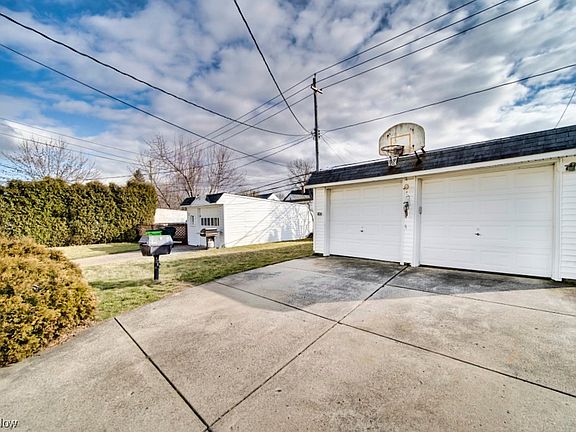 4th image of 12332 Oak Park Blvd